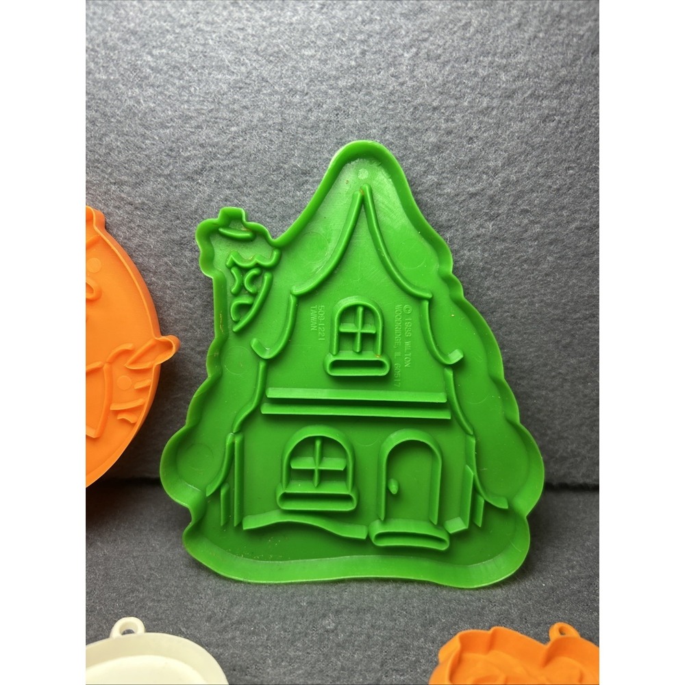 Vintage Halloween Cookie Cutters Wilton & Hallmark Haunted House, Witch, Ghost - Picture 3 of 9